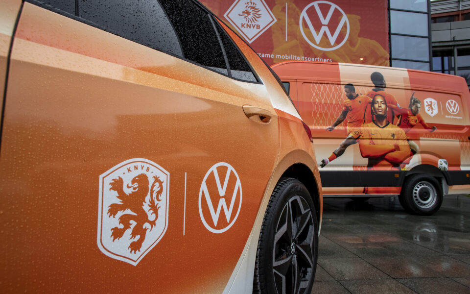 Bestickerde bus huren