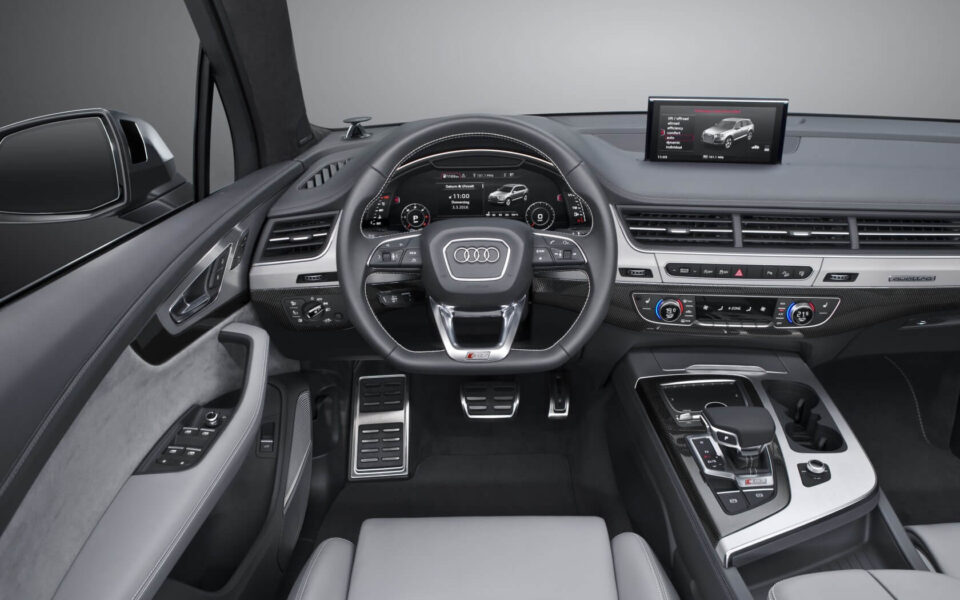 Audi Q7 huren interieur bestuurder