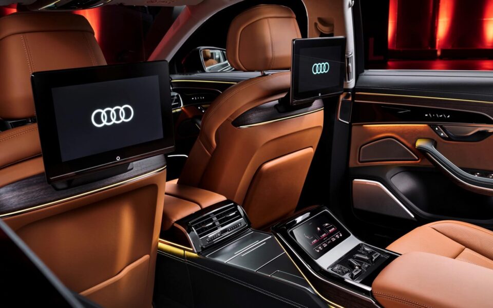 huur de Audi A8 interieur achter huur de Audi A8 interieur achter