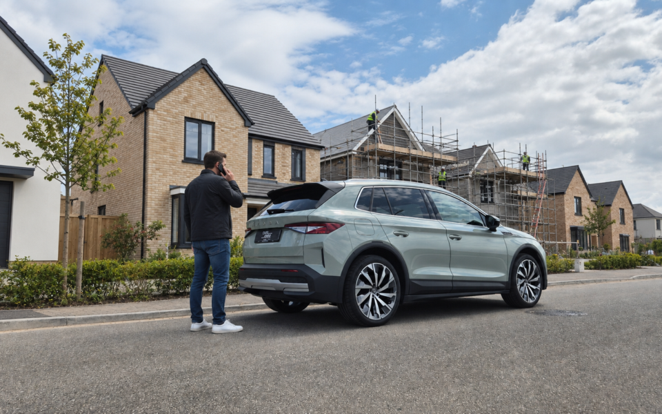 Hagemans startte met een EV-pilot en werkt nu structureel samen met Euromobil. Lees hoe FlexFleet, elektrische voorloopauto’s en snelle beschikbaarheid zorgen voor flexibele mobiliteit.
